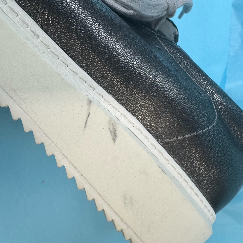 Metallic Leather Sneakers with White Soles - Picture 5 of 7
